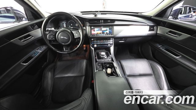 Jaguar XF (X260) 20d Prestige AWD 2017 — фото 7