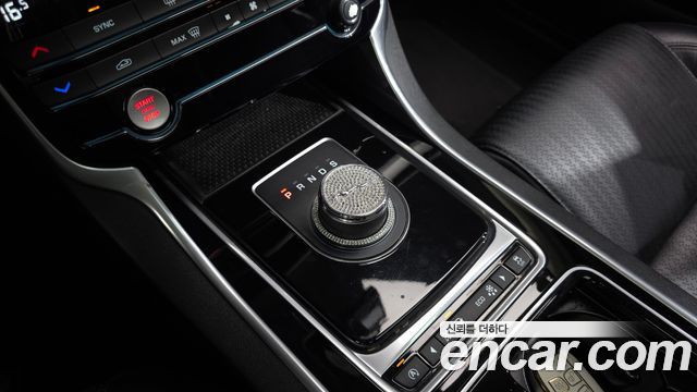 Jaguar XF (X260) 20d Prestige AWD 2017 — фото 9
