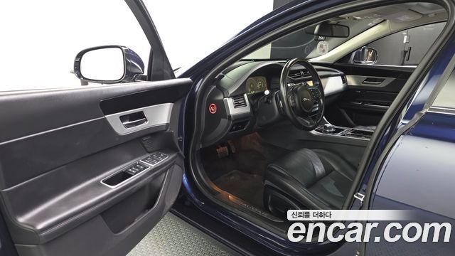 Jaguar XF (X260) 20d Prestige AWD 2017 — фото 10