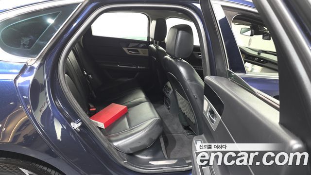 Jaguar XF (X260) 20d Prestige AWD 2017 — фото 12