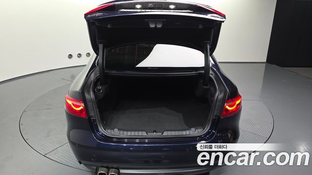 Jaguar XF (X260) 20d Prestige AWD 2017 — фото 20