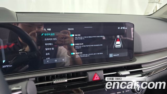Kia Sportage (V) Gasoline 1.6 Turbo 2WD Signature 2025 — фото 33