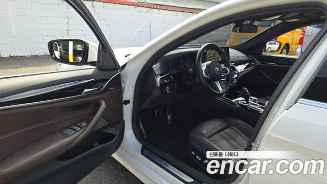 BMW 5 Series (G30) 530e M Sport 2023 — фото 10