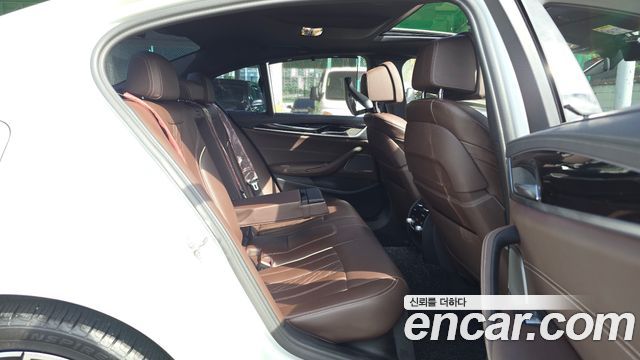 BMW 5 Series (G30) 530e M Sport 2023 — фото 12