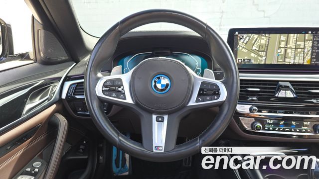 BMW 5 Series (G30) 530e M Sport 2023 — фото 13