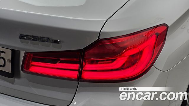 BMW 5 Series (G30) 530e Luxury 2020 — фото 23