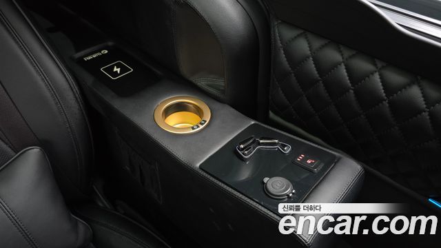 Kia Carnival (IV) Gasoline 9-seater Limousine(Special vehicle) 2021 — фото 17