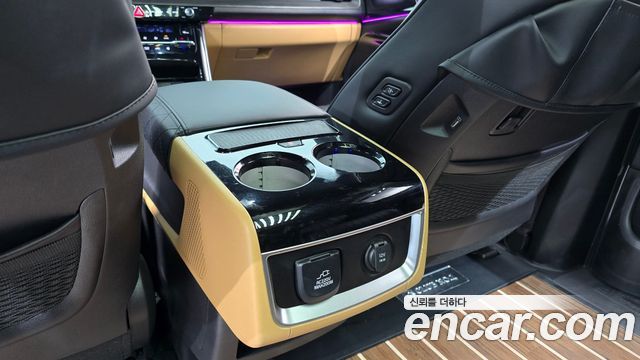 Kia Carnival (IV) Gasoline 9-seater Limousine(Special vehicle) 2021 — фото 19