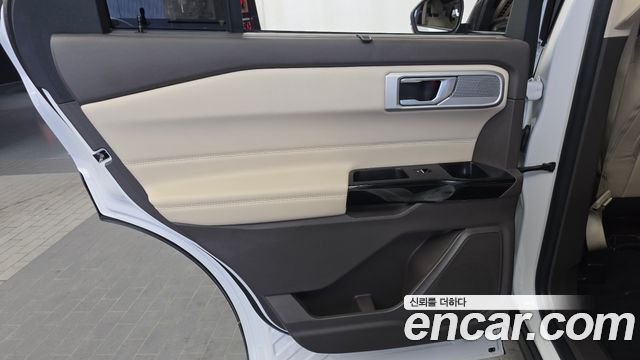Ford Explorer (VI) 3.0 Platinum 4WD 2022 — фото 25