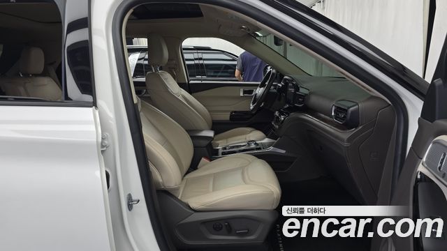 Ford Explorer (VI) 3.0 Platinum 4WD 2022 — фото 26