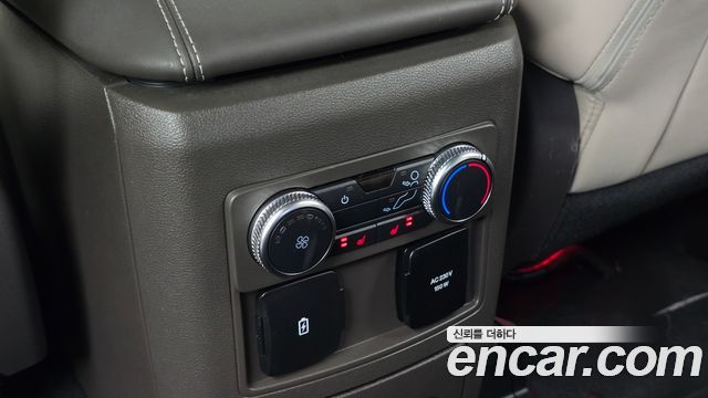 Ford Explorer (VI) 3.0 Platinum 4WD 2022 — фото 31