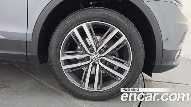 Volkswagen Tiguan Allspace 2.0 TDI Prestige 2018 — фото 27