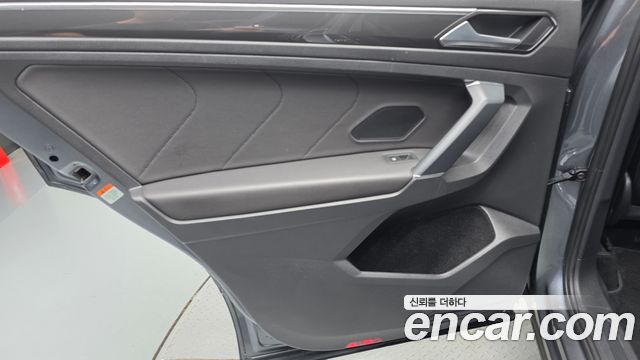 Volkswagen Tiguan Allspace 2.0 TDI Prestige 2018 — фото 31