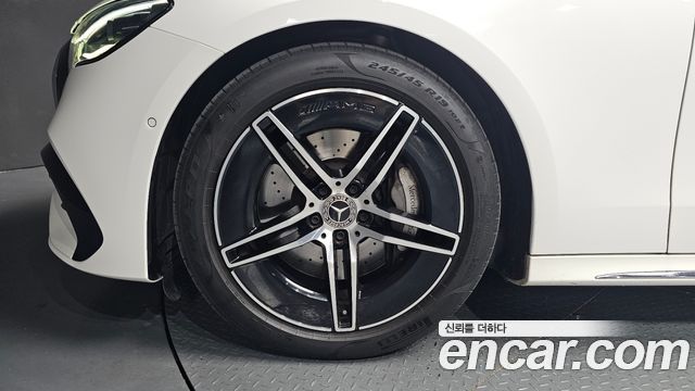 Mercedes-Benz E-Class (W214) E300 4MATIC AMG Line 2024 — фото 5