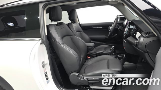 MINI Cooper Classic Plus Launch Pack Third Generation 2023 — фото 15