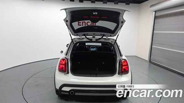 MINI Cooper Classic Plus Launch Pack Third Generation 2023 — фото 24