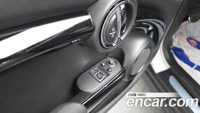 MINI Cooper Classic Plus Launch Pack Third Generation 2023 — фото 36