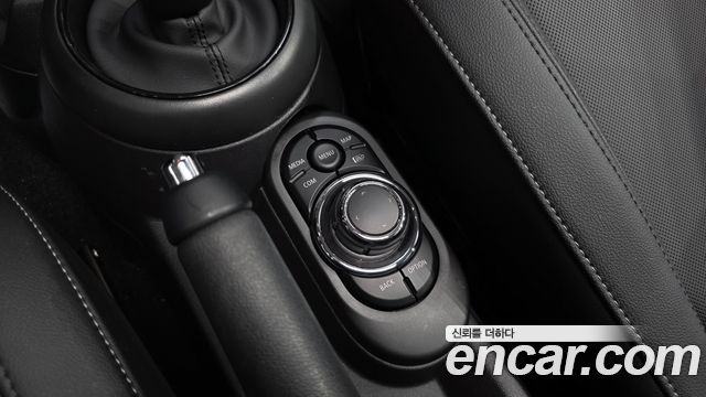 MINI Cooper Classic Plus Launch Pack Third Generation 2023 — фото 39