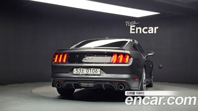 Ford Mustang GT Coupe 2017 — фото 4