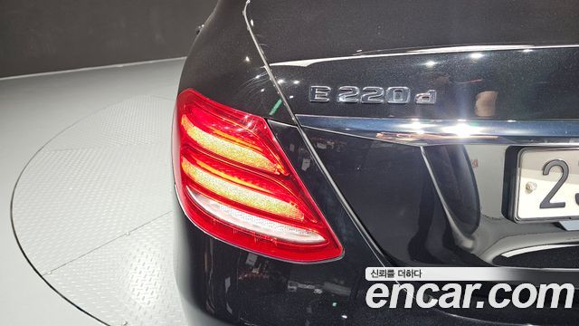 Mercedes-Benz E-Class (W213) E220d 4MATIC Exclusive 2019 — фото 23