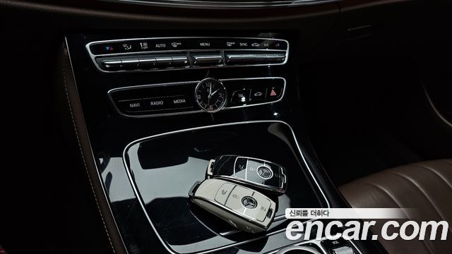 Mercedes-Benz E-Class (W213) E220d 4MATIC Exclusive 2019 — фото 28