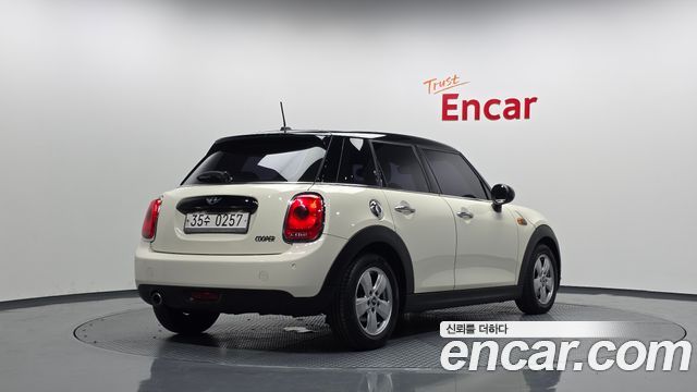MINI Cooper 5Door Standard 3rd 2016 — фото 2