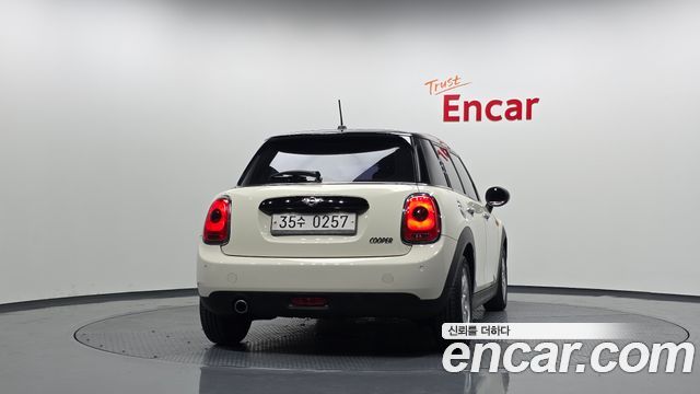 MINI Cooper 5Door Standard 3rd 2016 — фото 4