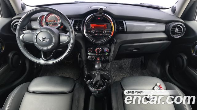 MINI Cooper 5Door Standard 3rd 2016 — фото 7