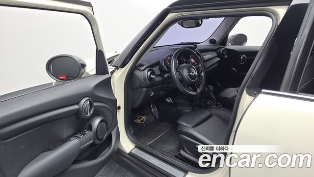 MINI Cooper 5Door Standard 3rd 2016 — фото 10