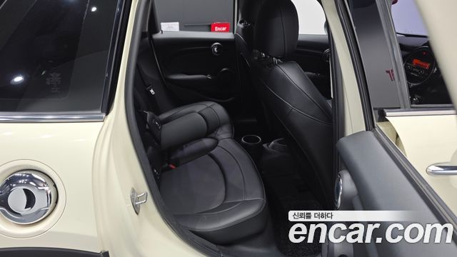 MINI Cooper 5Door Standard 3rd 2016 — фото 11