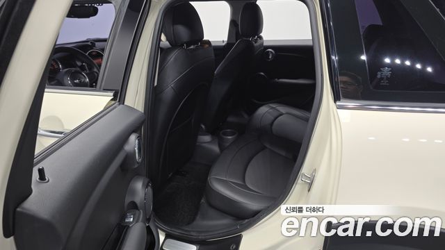 MINI Cooper 5Door Standard 3rd 2016 — фото 12