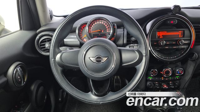 MINI Cooper 5Door Standard 3rd 2016 — фото 15