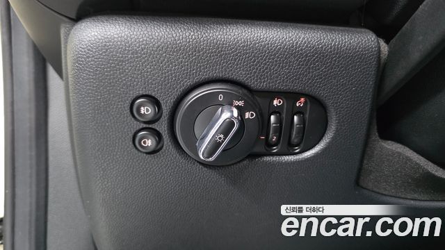 MINI Cooper 5Door Standard 3rd 2016 — фото 18