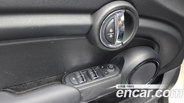 MINI Cooper 5Door Standard 3rd 2016 — фото 19