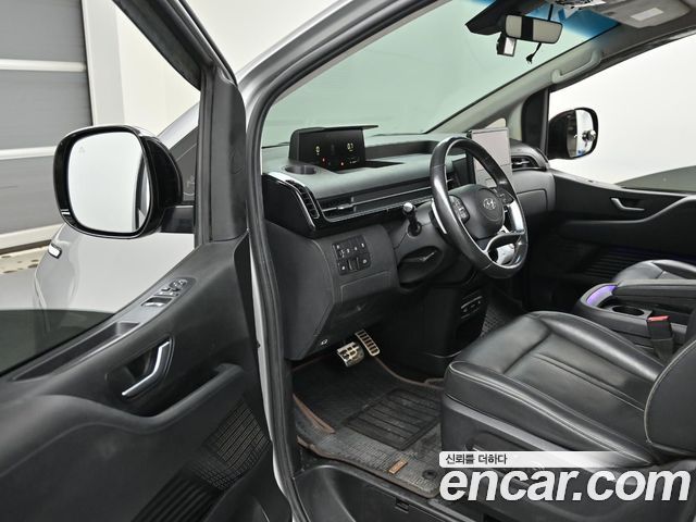 Hyundai Staria 4WD Lounge 9-Seater Prestige 2023 — фото 15