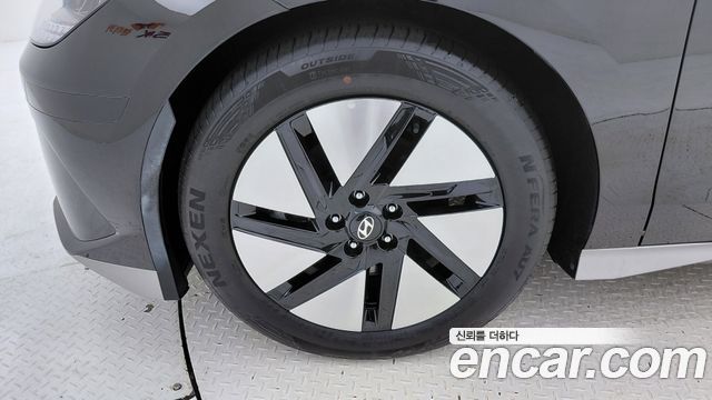 Hyundai Ioniq 6 Long Range Exclusive + 2023 — фото 5