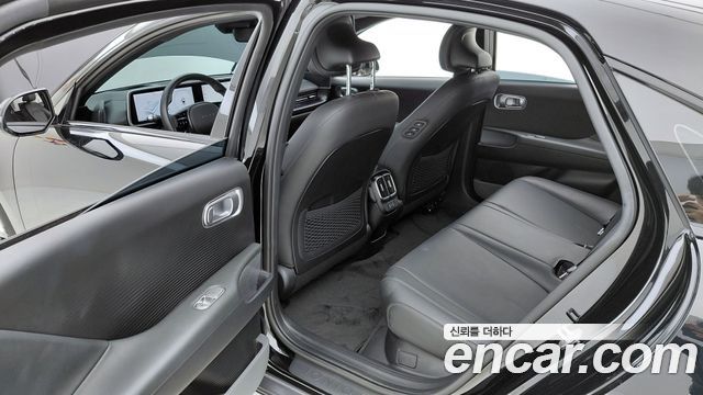 Hyundai Ioniq 6 Long Range Exclusive + 2023 — фото 12