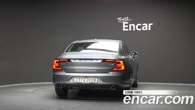 Volvo S90 D4 Momentum 2018 — фото 4