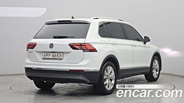 Volkswagen Tiguan (II) 2.0 TDI Premium 2018 — фото 2
