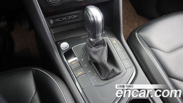 Volkswagen Tiguan (II) 2.0 TDI Premium 2018 — фото 8