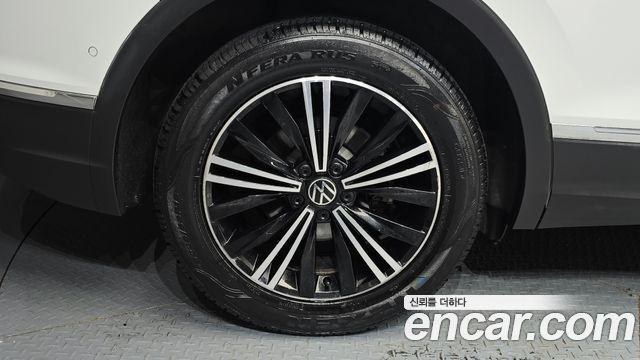 Volkswagen Tiguan (II) 2.0 TDI Premium 2021 — фото 5