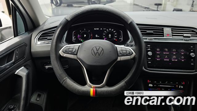 Volkswagen Tiguan (II) 2.0 TDI Premium 2021 — фото 16