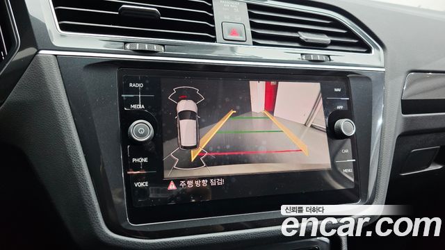 Volkswagen Tiguan (II) 2.0 TDI Premium 2021 — фото 17