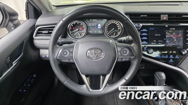 Toyota Camry (XV70) 2.5 2019 — фото 14