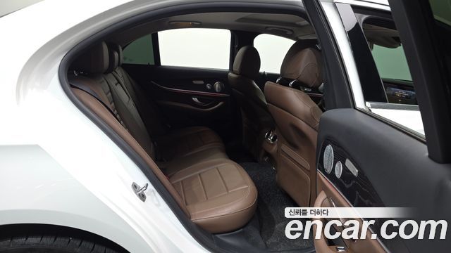 Mercedes-Benz E-Class (W213) E300 4MATIC Avnatgarde 2019 — фото 16