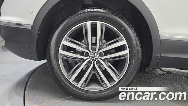 Volkswagen Tiguan (II) 2.0 TDI 4Motion Prestige 2023 — фото 5