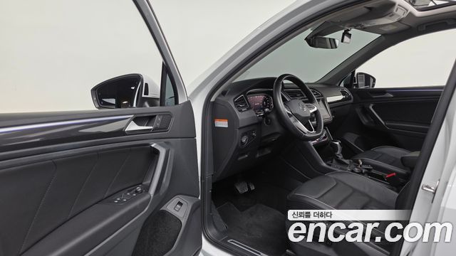 Volkswagen Tiguan (II) 2.0 TDI 4Motion Prestige 2023 — фото 10