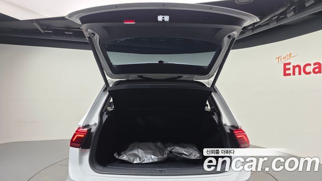 Volkswagen Tiguan (II) 2.0 TDI 4Motion Prestige 2023 — фото 17