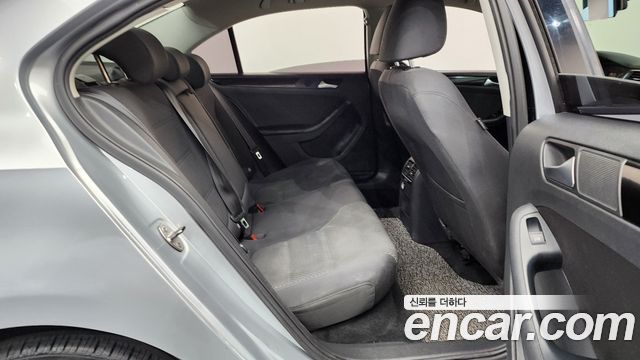 Volkswagen Jetta 1.6 TDI Blue Motion 6th 2013 — фото 12