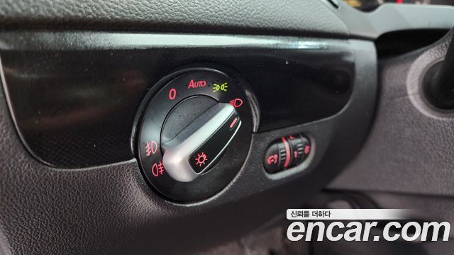 Volkswagen Jetta 1.6 TDI Blue Motion 6th 2013 — фото 17